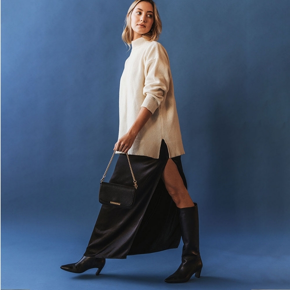 Poppy Barley Retreat Respun Mockneck - Size S in colour Pearl - Picture 1 of 4